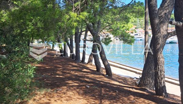 Šibenik, Prvić Luka, građevinsko zemljište prvi red do mora