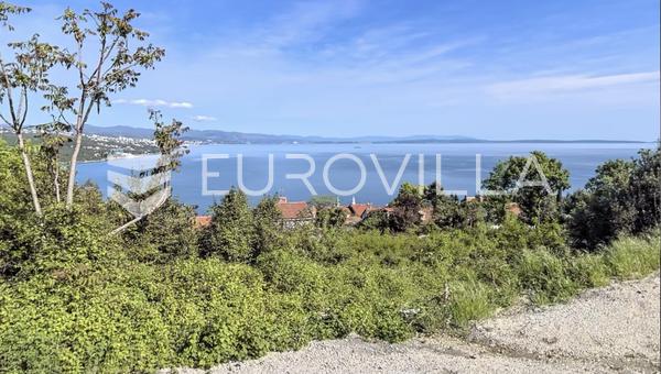 Opatija, Volosko, három lakás összesen 139 m²-en, panorámás tengeri kilátással és tágas kerttel.