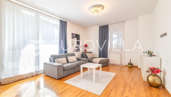 Zagreb, Goljak, smuk 2-værelses lejlighed med balkon, 92 kvm