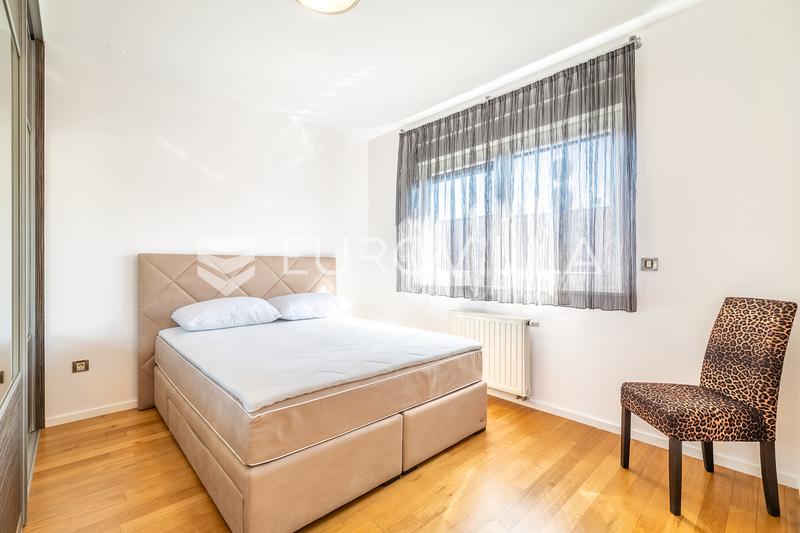 Zagreb, Gajnice, lepo, svetlo in prostorno dvosobno stanovanje z dvema parkirnima mestoma 100 m² - 6