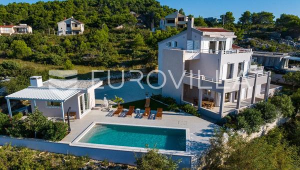 Zadar, Novigrad Moderna vila s panoramskim pogledom na Velebit i Novigradsko more