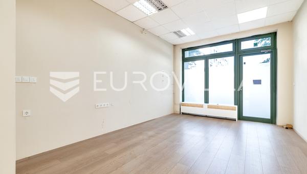 Obchodní prostor v centru Zaprešiče, 34 m²