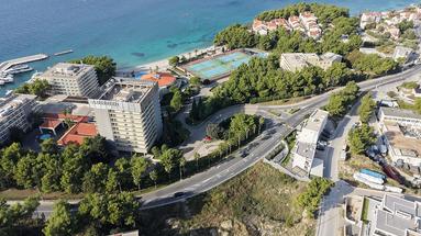 Split, Terase Podstrana | İkinci katta 2 yatak odalı daire, iki garaj alanı ile