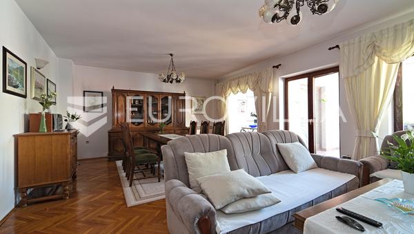 Osijek, Donji Grad, prodaje se prostrana rustikalna vila površine 403 m²
