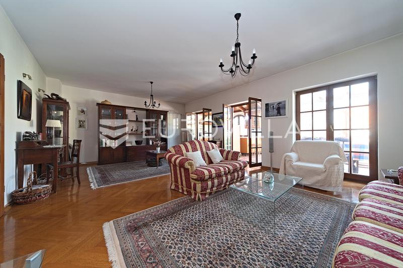 Osijek, Donji Grad, prodaje se prostrana rustikalna vila površine 403 m² - 22