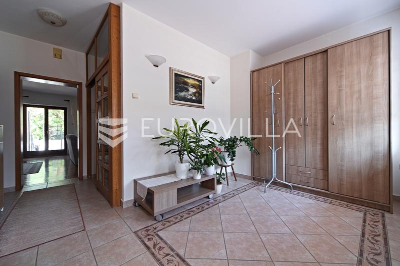 Osijek, Donji Grad, prodaje se prostrana rustikalna vila površine 403 m² - 2