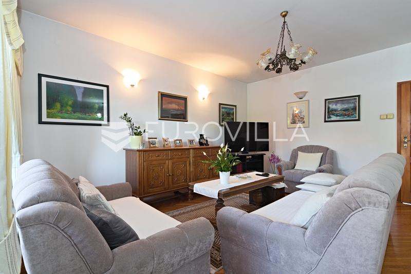 Osijek, Donji Grad, prodaje se prostrana rustikalna vila površine 403 m² - 7