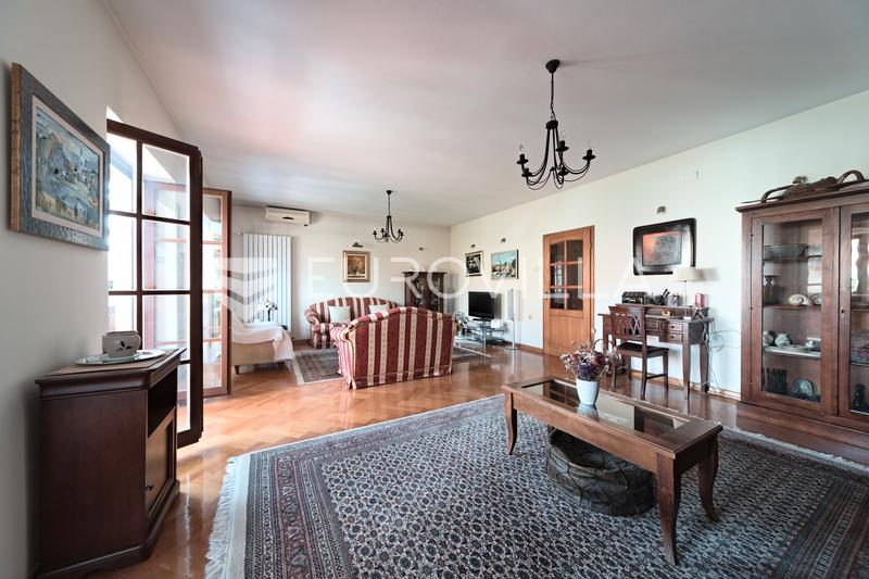 Osijek, Donji Grad, villa with a surface area of 403 m²