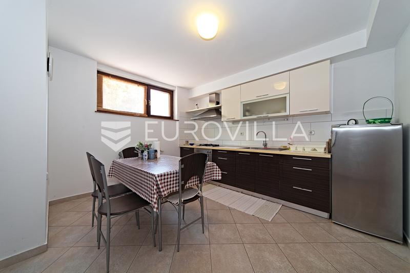 Osijek, Donji Grad, prodaje se prostrana rustikalna vila površine 403 m² - 39