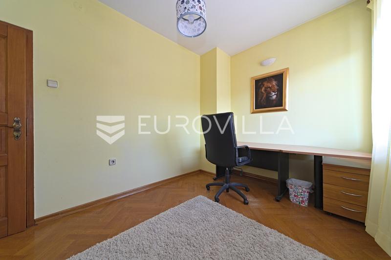 Osijek, Donji Grad, prodaje se prostrana rustikalna vila površine 403 m² - 16