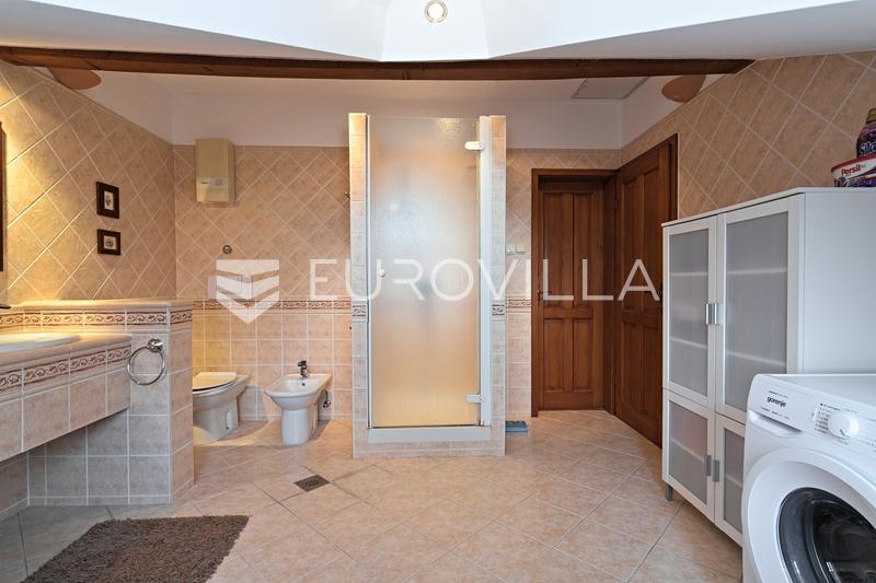 Osijek, Donji Grad, prodaje se prostrana rustikalna vila površine 403 m² - 33