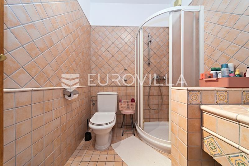 Osijek, Donji Grad, prodaje se prostrana rustikalna vila površine 403 m² - 19