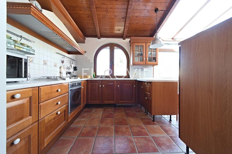 Osijek, Donji Grad, prodaje se prostrana rustikalna vila površine 403 m² - 29