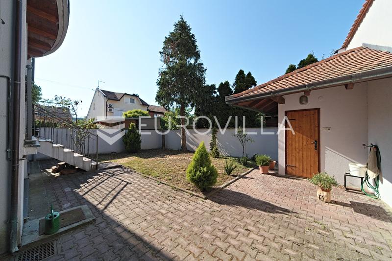 Osijek, Donji Grad, prodaje se prostrana rustikalna vila površine 403 m² - 13