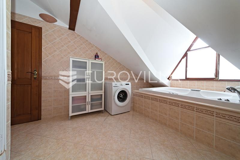 Osijek, Donji Grad, prodaje se prostrana rustikalna vila površine 403 m² - 34