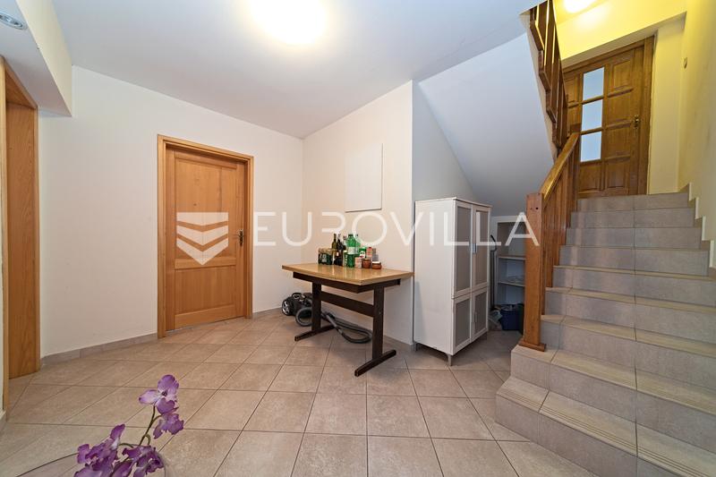 Osijek, Donji Grad, prodaje se prostrana rustikalna vila površine 403 m² - 40
