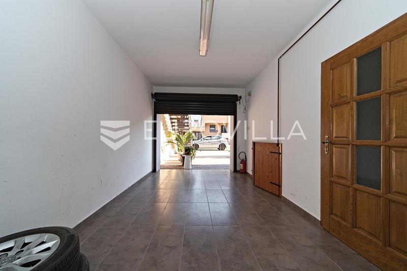 Osijek, Donji Grad, prodaje se prostrana rustikalna vila površine 403 m² - 14