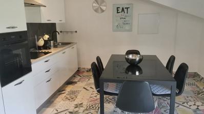 Rab, Supetarska Draga, trosobni stan površine 85 m² s pogledom na more