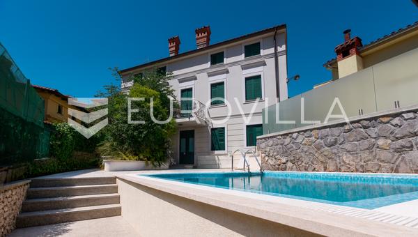 Opatija, Centro, Hermosa Casa Independiente con Piscina y Taberna, a 140 m del Mar