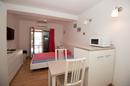Tisno, ekskluzivna apartmanska kuća prvi red do mora s panoramskim pogledom i brodicom - 29