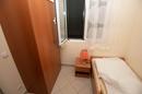Tisno, ekskluzivna apartmanska kuća prvi red do mora s panoramskim pogledom i brodicom - 47