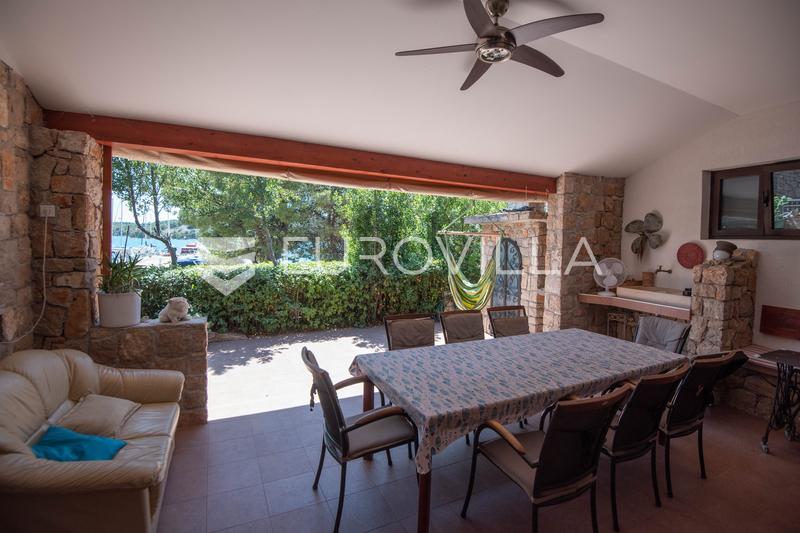 Tisno, ekskluzivna apartmanska kuća prvi red do mora s panoramskim pogledom i brodicom - 56