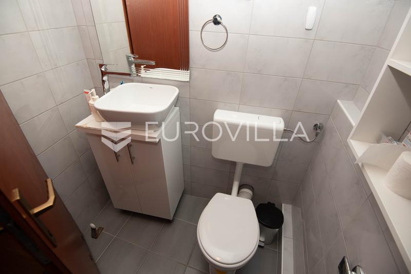 Tisno, ekskluzivna apartmanska kuća prvi red do mora s panoramskim pogledom i brodicom - 21