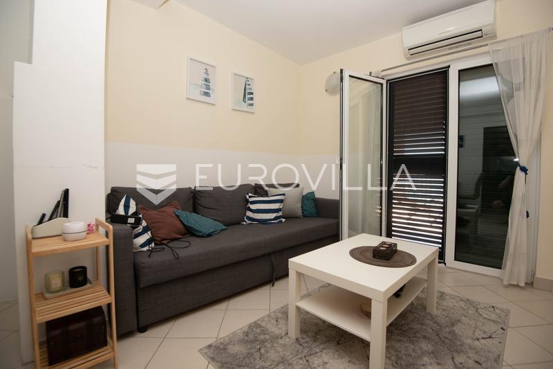 Tisno, ekskluzivna apartmanska kuća prvi red do mora s panoramskim pogledom i brodicom - 12