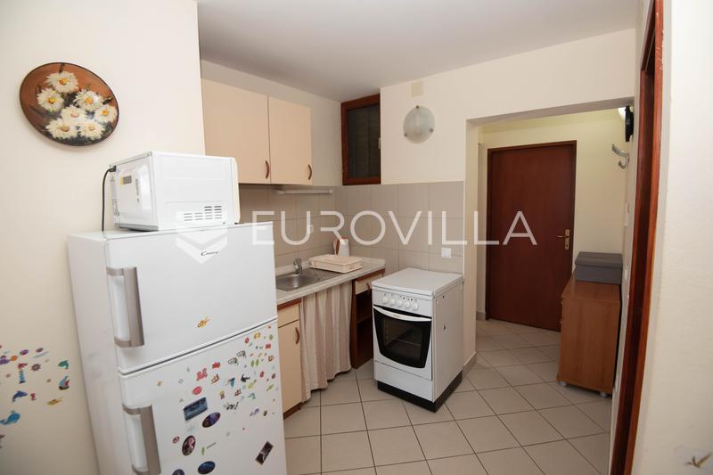 Tisno, ekskluzivna apartmanska kuća prvi red do mora s panoramskim pogledom i brodicom - 51