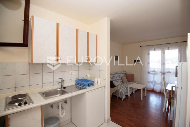 Tisno, ekskluzivna apartmanska kuća prvi red do mora s panoramskim pogledom i brodicom - 41