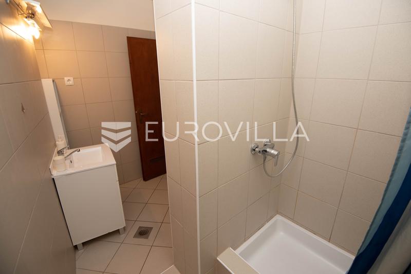 Tisno, ekskluzivna apartmanska kuća prvi red do mora s panoramskim pogledom i brodicom - 49