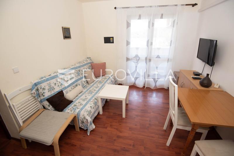 Tisno, ekskluzivna apartmanska kuća prvi red do mora s panoramskim pogledom i brodicom - 43