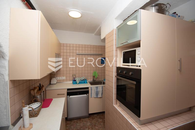 Tisno, ekskluzivna apartmanska kuća prvi red do mora s panoramskim pogledom i brodicom - 6