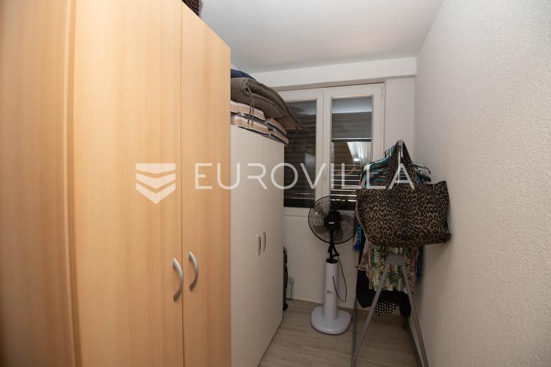 Tisno, ekskluzivna apartmanska kuća prvi red do mora s panoramskim pogledom i brodicom - 16