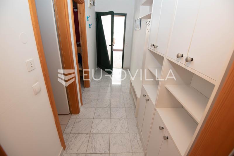 Tisno, ekskluzivna apartmanska kuća prvi red do mora s panoramskim pogledom i brodicom - 25