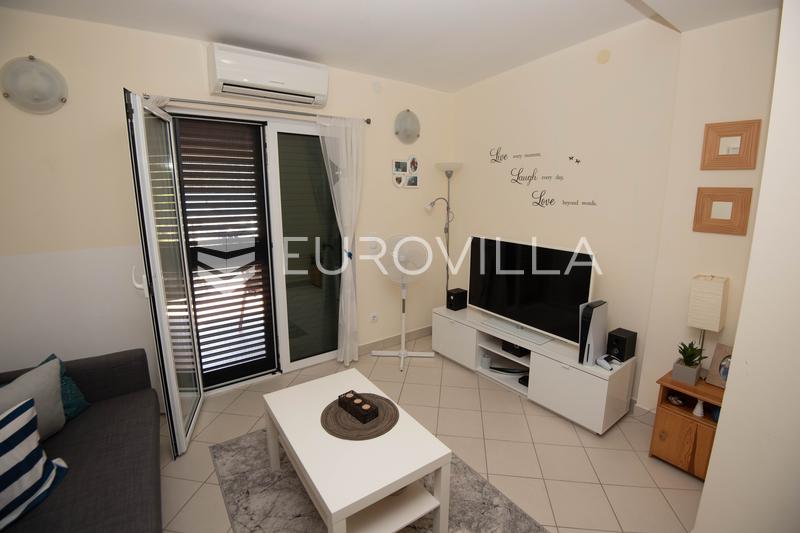 Tisno, ekskluzivna apartmanska kuća prvi red do mora s panoramskim pogledom i brodicom - 13