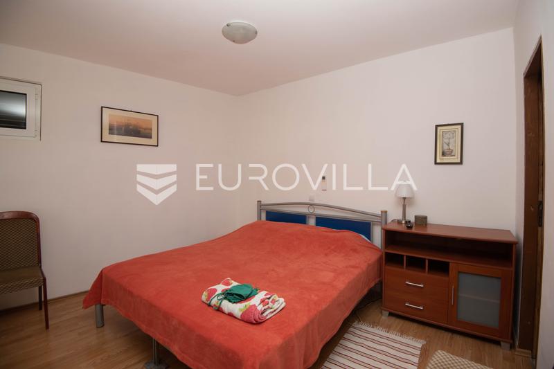 Tisno, ekskluzivna apartmanska kuća prvi red do mora s panoramskim pogledom i brodicom - 7