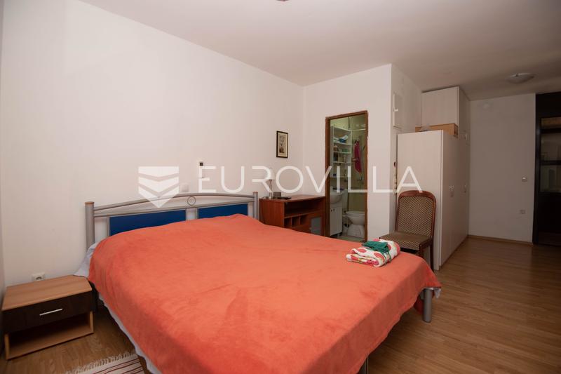 Tisno, ekskluzivna apartmanska kuća prvi red do mora s panoramskim pogledom i brodicom - 10