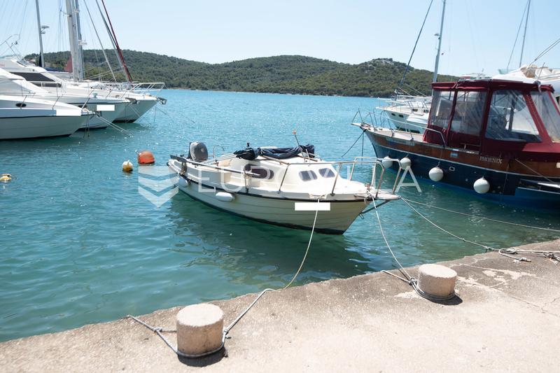 Tisno, ekskluzivna apartmanska kuća prvi red do mora s panoramskim pogledom i brodicom - 59