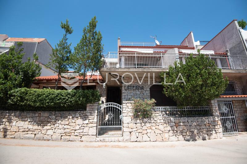 Tisno, ekskluzivna apartmanska kuća prvi red do mora s panoramskim pogledom i brodicom - 58