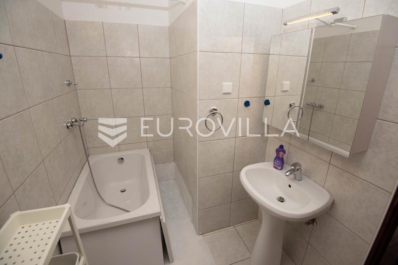 Tisno, ekskluzivna apartmanska kuća prvi red do mora s panoramskim pogledom i brodicom - 45