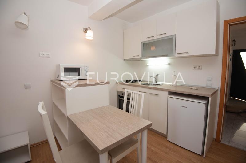 Tisno, ekskluzivna apartmanska kuća prvi red do mora s panoramskim pogledom i brodicom - 28