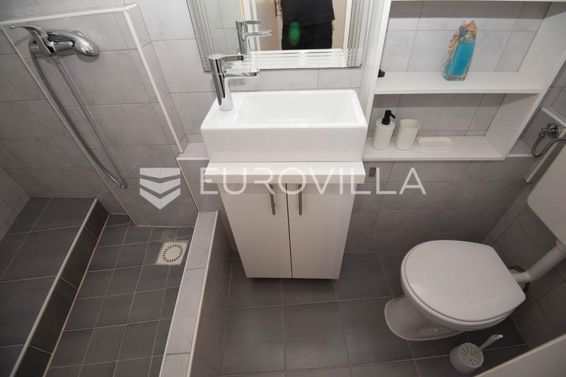 Tisno, ekskluzivna apartmanska kuća prvi red do mora s panoramskim pogledom i brodicom - 39