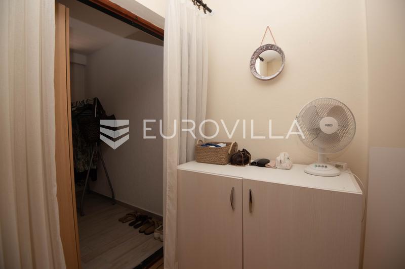 Tisno, ekskluzivna apartmanska kuća prvi red do mora s panoramskim pogledom i brodicom - 17