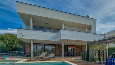 Istra, luksuzna villa 276 m² s 4 spavaće sobe, bazenom i pogledom na more
