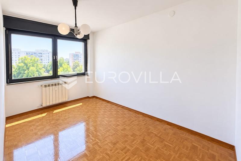 Zagreb, RUDEŠ, prostran dvosoban stan, 61 m², spremište i loggia - 3
