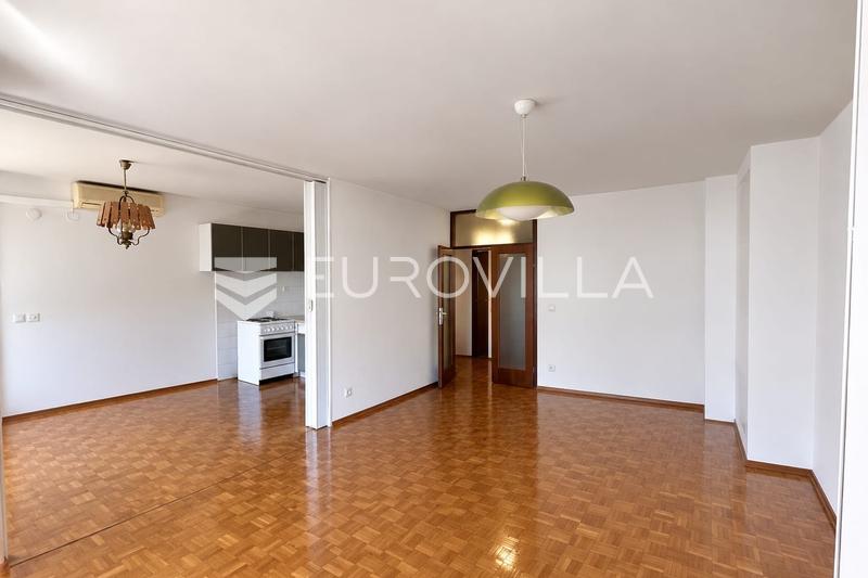 Zagreb, RUDEŠ, prostran dvosoban stan, 61 m², spremište i loggia - 2