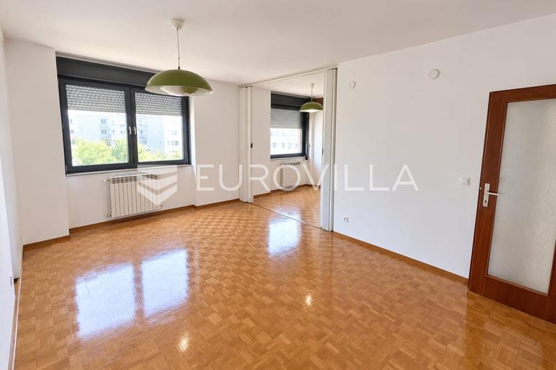 Zagreb, RUDEŠ, prostran dvosoban stan, 61 m², spremište i loggia - 4