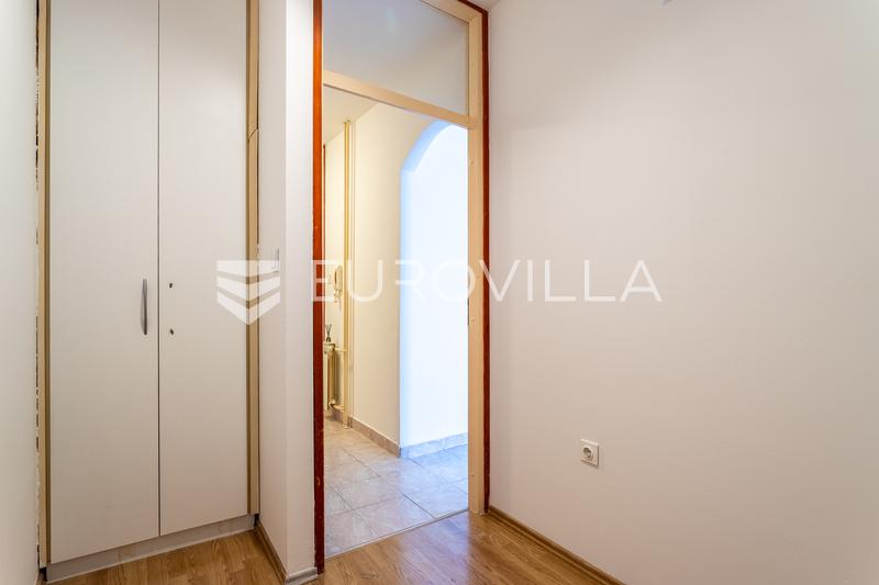 Solin, Hektoroviceva Straat, feitelijk een ruim studio-appartement met een totale oppervlakte van 42 m² - 7