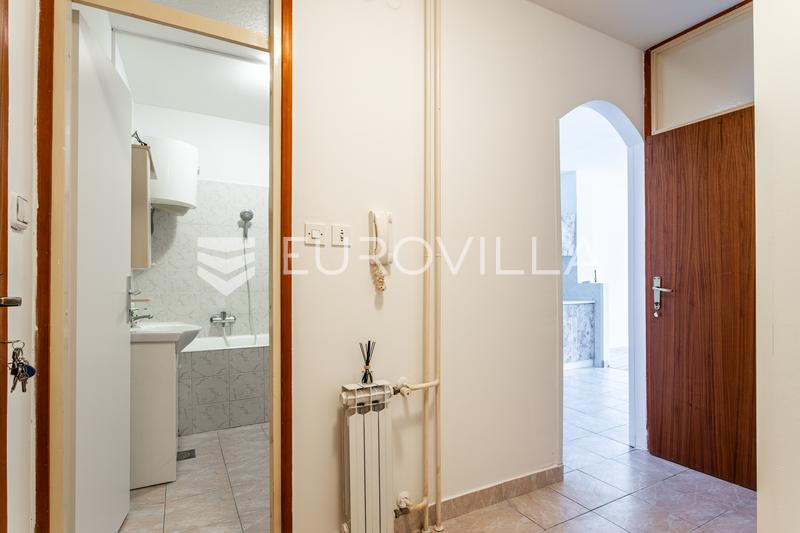 Solin, Hektoroviceva Straat, feitelijk een ruim studio-appartement met een totale oppervlakte van 42 m² - 9